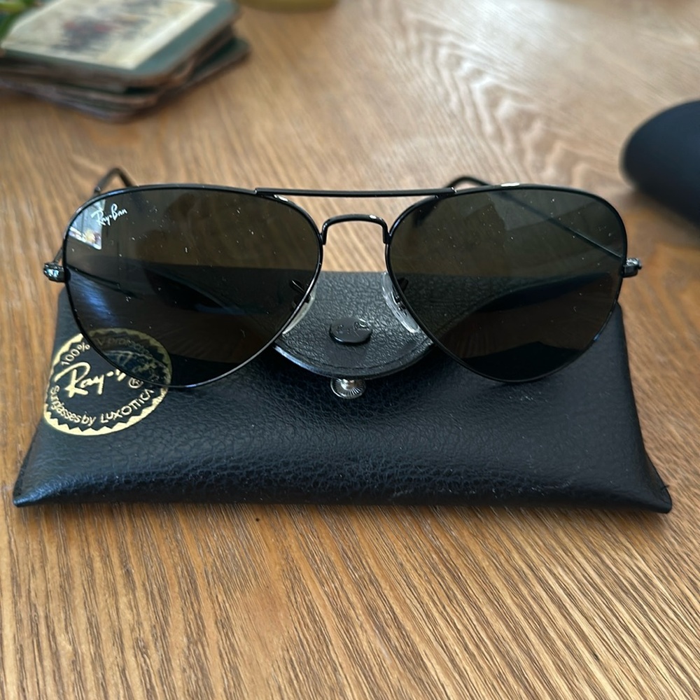 Brand new Ray-ban aviator sun glasses